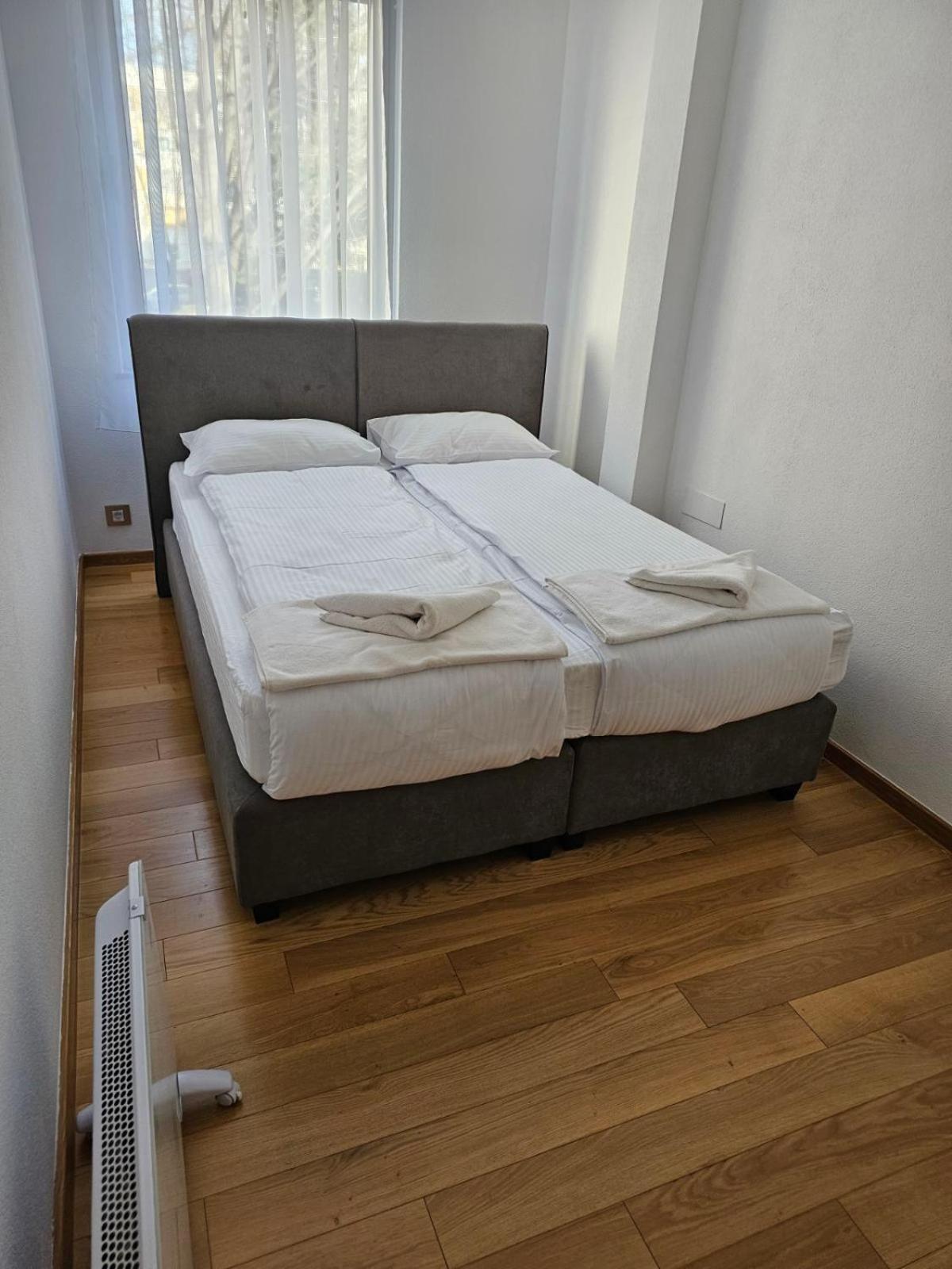 Apartman Centar Bulevar Ex Sa Garazom Banja Luka Exteriér fotografie