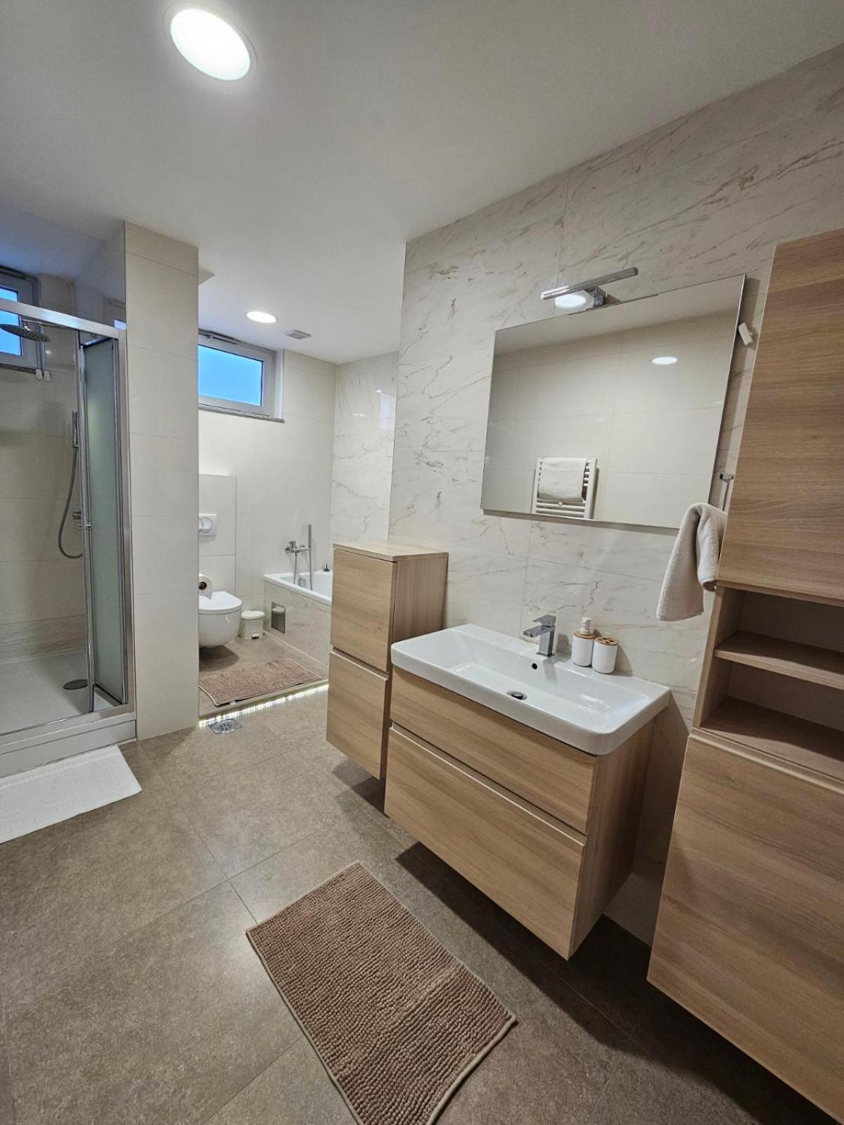 Apartman Centar Bulevar Ex Sa Garazom Banja Luka Exteriér fotografie
