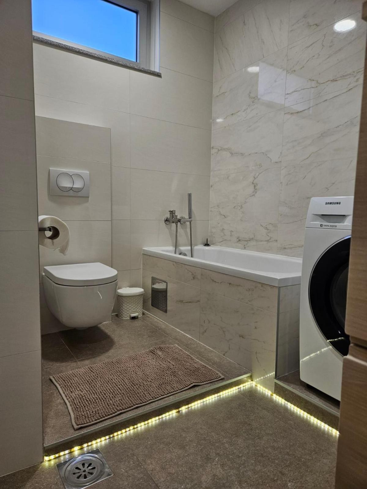 Apartman Centar Bulevar Ex Sa Garazom Banja Luka Exteriér fotografie